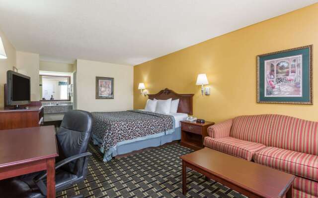Days Inn & Suites by Wyndham Warner Robins Near Robins AFB