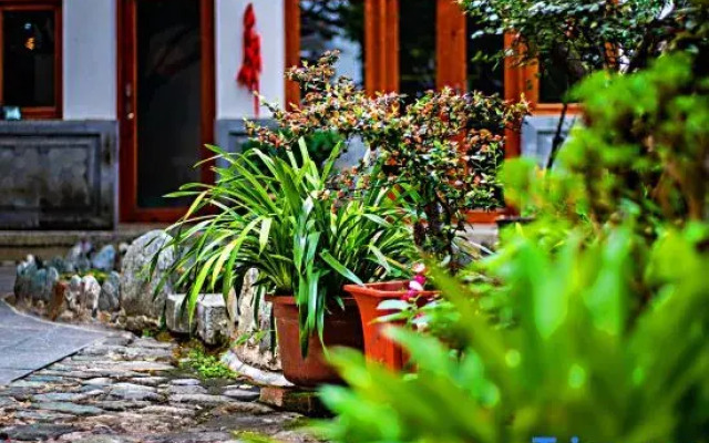 Yixin Courtyard hotel (Dali Ancient City South Gate)