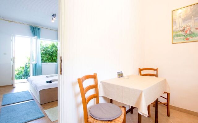 Cosy Holiday Home in Baška Voda With Terrace