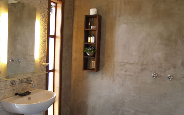 African Violet Guest Suites