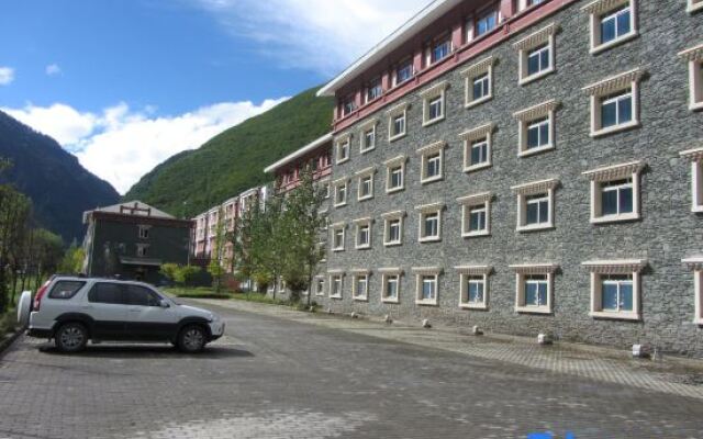 Dagu Glacier Hotel