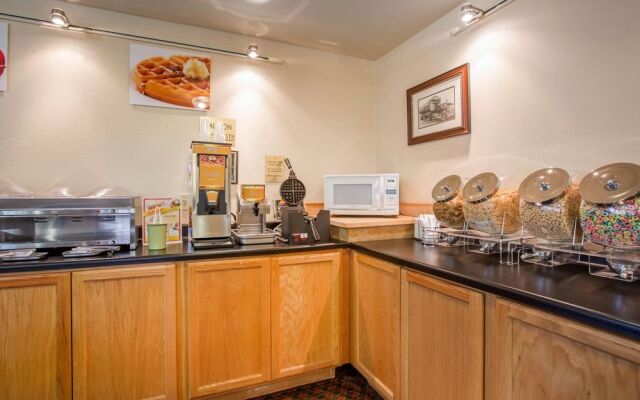 Quality Inn & Suites Redwood Coast