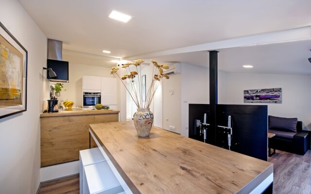 Lakovich Sea View Apartments