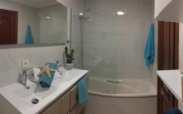 Modern And Bright Apartment With Sea Views