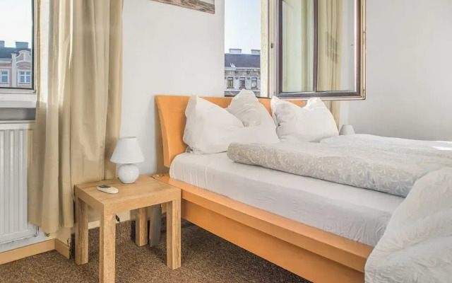 Cozy 2BR Apt Next to Millennium Tower