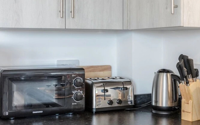 Livestay-spacious Modern One Bed Apt Near Heathrow