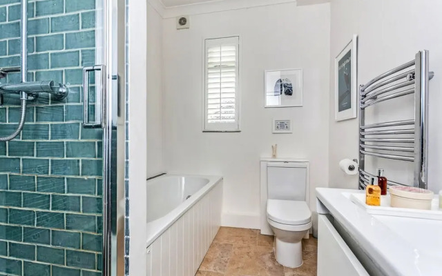 Elegant Shepherds Bush Home by Kensington Olympia