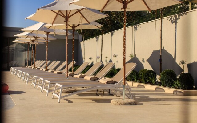 Avanti Hotel & Spa