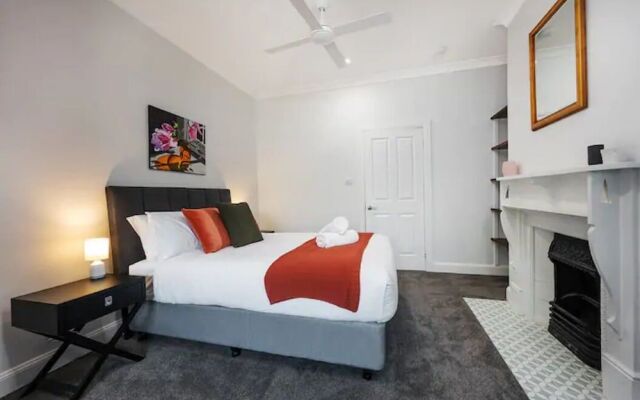 Waratah Up Douro - Your Innkeeper Mudgee