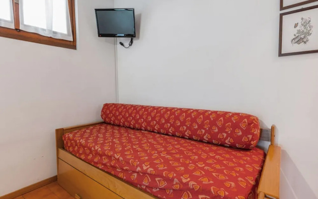 Comfortable Apartment in Garda With Swimming Pool