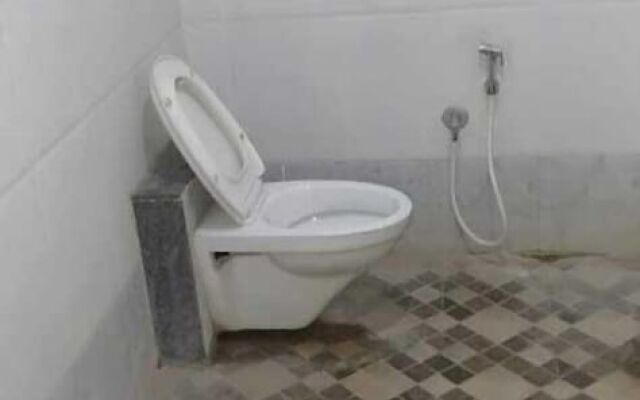 Iroomz Grand Palace