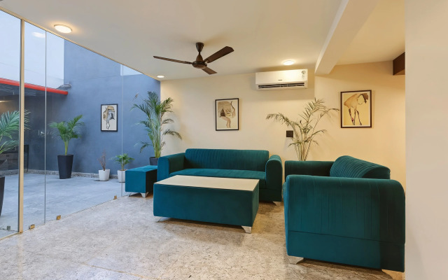 Super Townhouse Oak Udyog Vihar