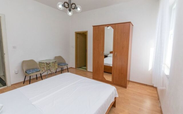 Apartments and Rooms Jakov