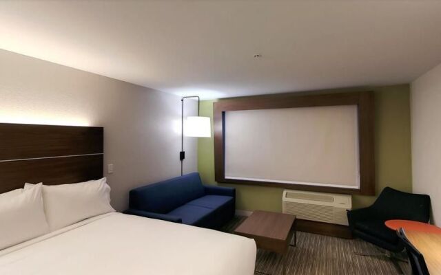 Holiday Inn Express & Suites Detroit Northwest Livonia