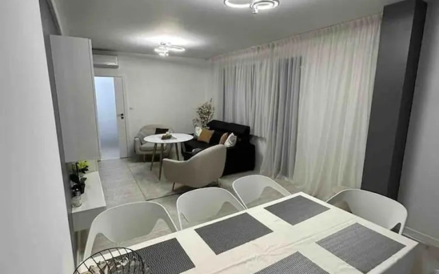 Luxurious Beach House With Wi-fi and Parking