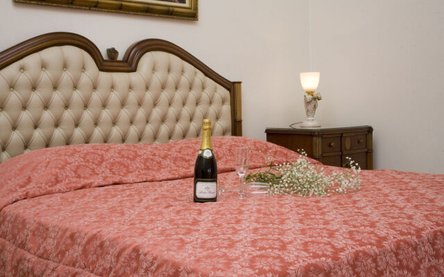 Adamis Majesty Suites