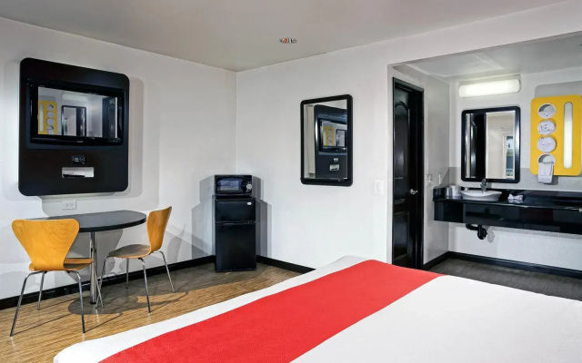 Motel 6 Newport Beach