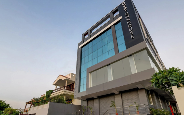 OYO Townhouse 207 Hotel Downtown My Stay