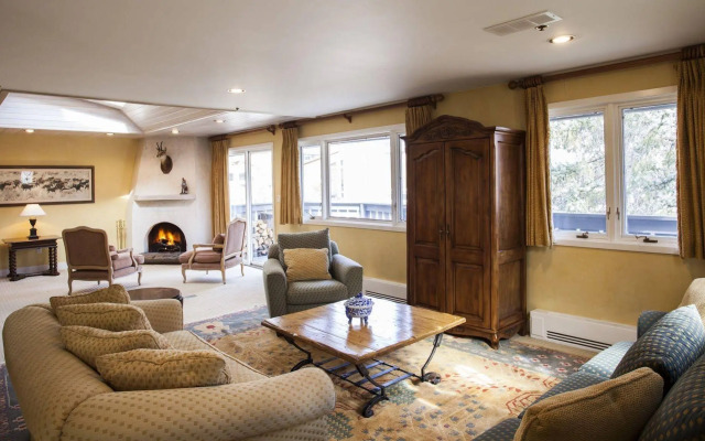 Plaza Lodge by Destination