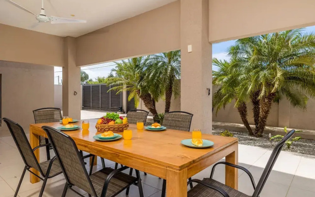 Central 4br3ba Villa w Ocean Views Private Pool
