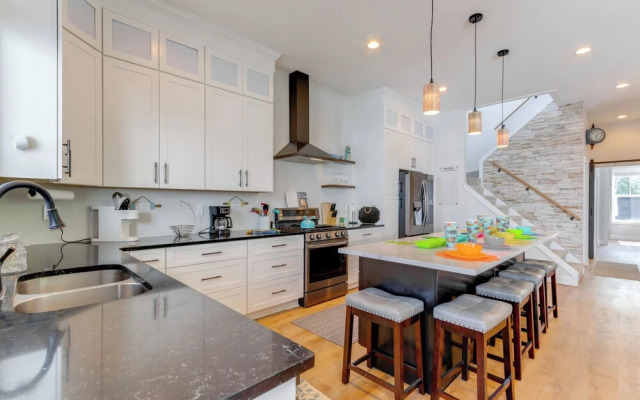 Steps to Buckeye Lake: Family-friendly Home