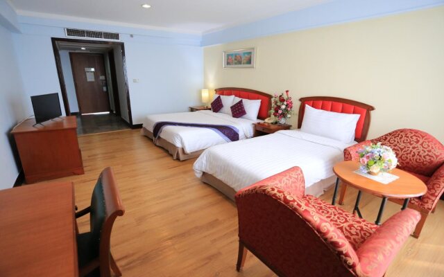 The Quarter Saphankhwai by UHG