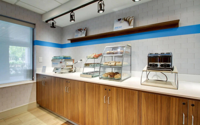 Holiday Inn Express & Suites Aurora - Naperville by IHG