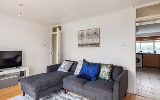 Spacious Home by Lee Valley Rafting Waltham Cross