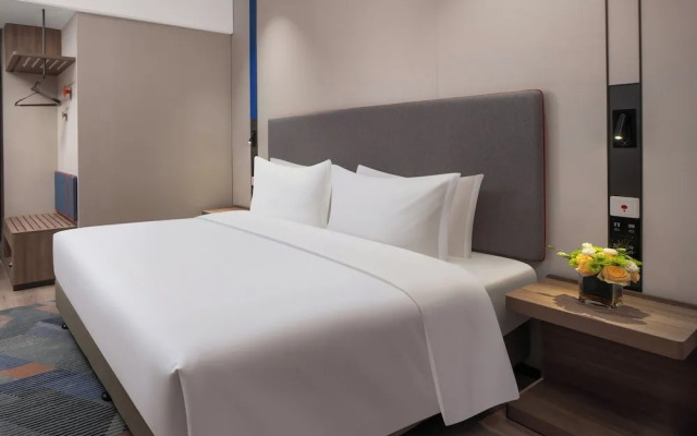 Holiday Inn Express Qingdao City Balcony by IHG