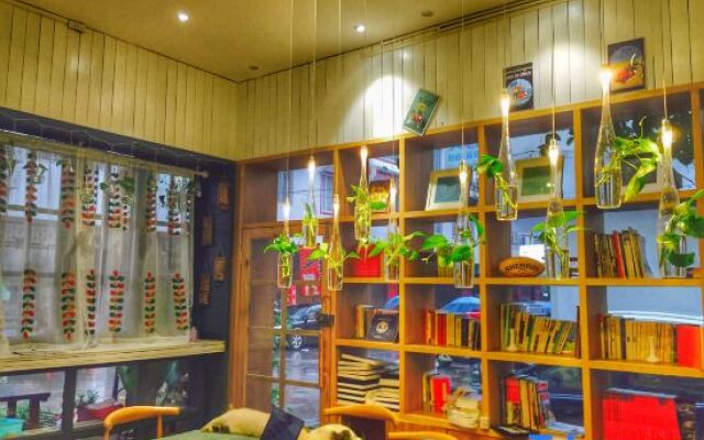 Xiyu Hostel · Cat Café