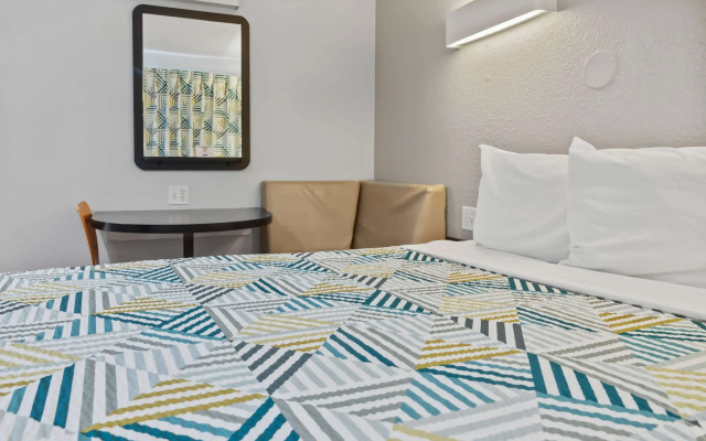 Motel 6 Ventura, CA - Beach