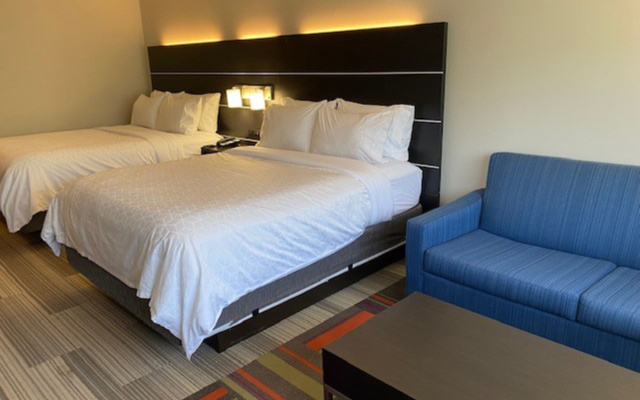 Holiday Inn Express & Suites Warrensburg North by IHG