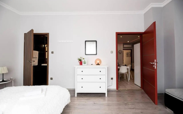 Ultra central large home with AC and balcony