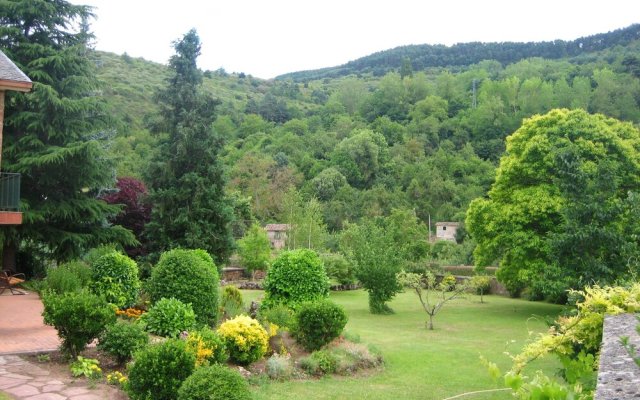 House With 4 Bedrooms in Pradoluengo, With Wonderful Mountain View and Enclosed Garden