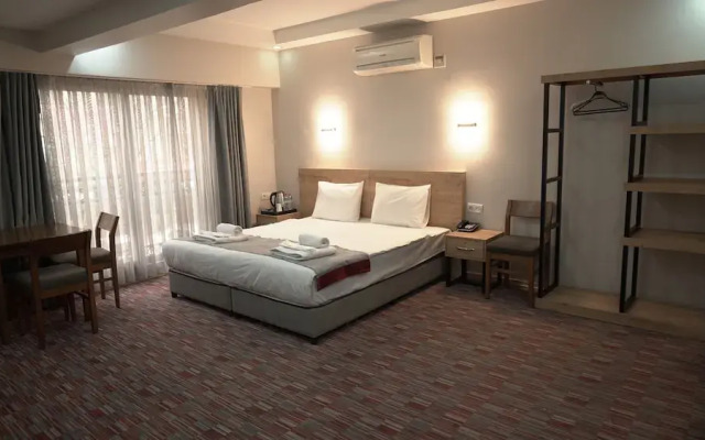 Mojo Otel Alsancak