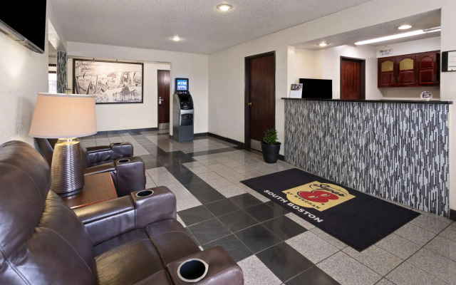 Super 8 by Wyndham South Boston VA