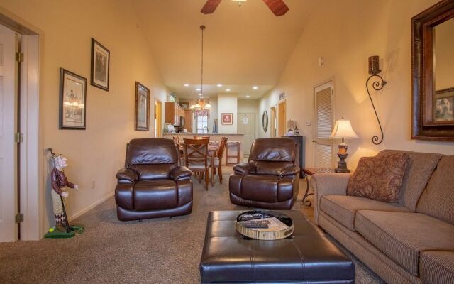 Ozark Comfort 3 Bedroom Condo by RedAwning