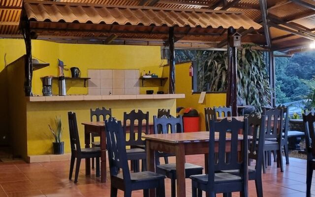 Cabinas Pura Vida Bed & Breakfast