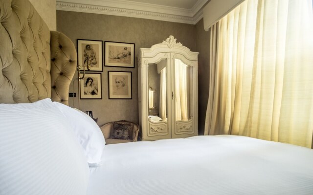 Forty Winks Guest House & Residence