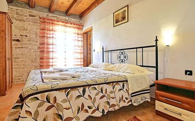 Authentic Villa in Tinjan With Private Pool