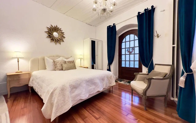 Montreux Castle | Charming Lake View Studio
