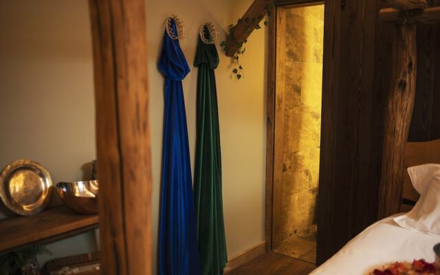 Romantic Lodge on Edge of Nature Reserve