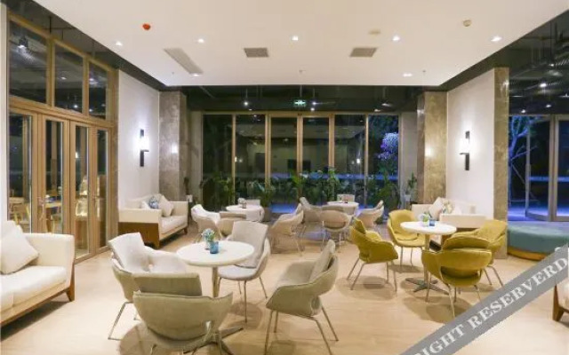 Yuejia Holiday Hotel (Yalong Bay Hehong Holiday Sunshine Branch)