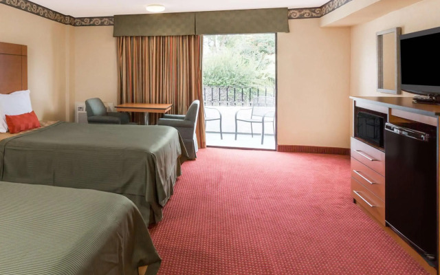 Travelodge by Wyndham San Clemente Beach