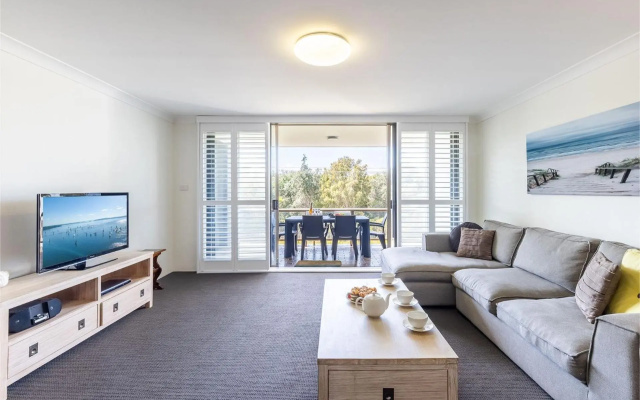 The Dunes15 38 Marine Dr fabulous unit with pool tennis court and across the road to the beach — 3-star hotel in Fingal Bay