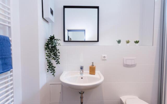 FULL HOUSE Studios - Rosenhof Apartments