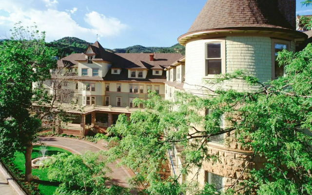 Cliff House at Pikes Peak