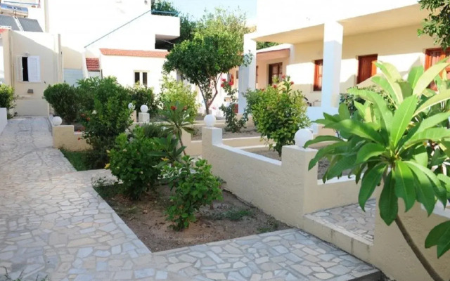 Coliseum Studios & Apartments