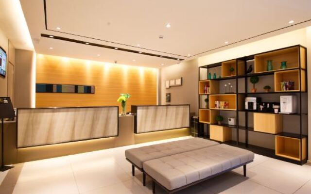 Home Inn Selected (Changchun Jingyue University Town Xunchi Square)