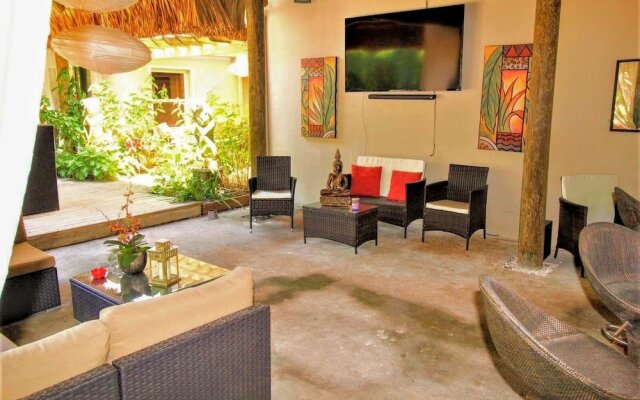 Find Peace - Tiny House in Japanese Garden